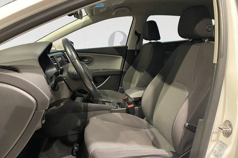 Begagnad Seat Leon Style 110 HK (80 kW) 2017 Vit Halvkombi