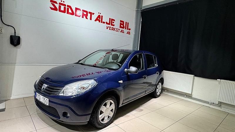 Blå Begagnad 2010 Dacia Sandero Halvkombi | 24 900 kr (Marknadspris) - Bild 1/4