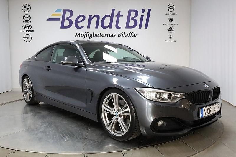 Grå Begagnad 2013 BMW 428 Sport Line Sportkupé | 179 500 kr (Marknadspris) - Bild 1/3