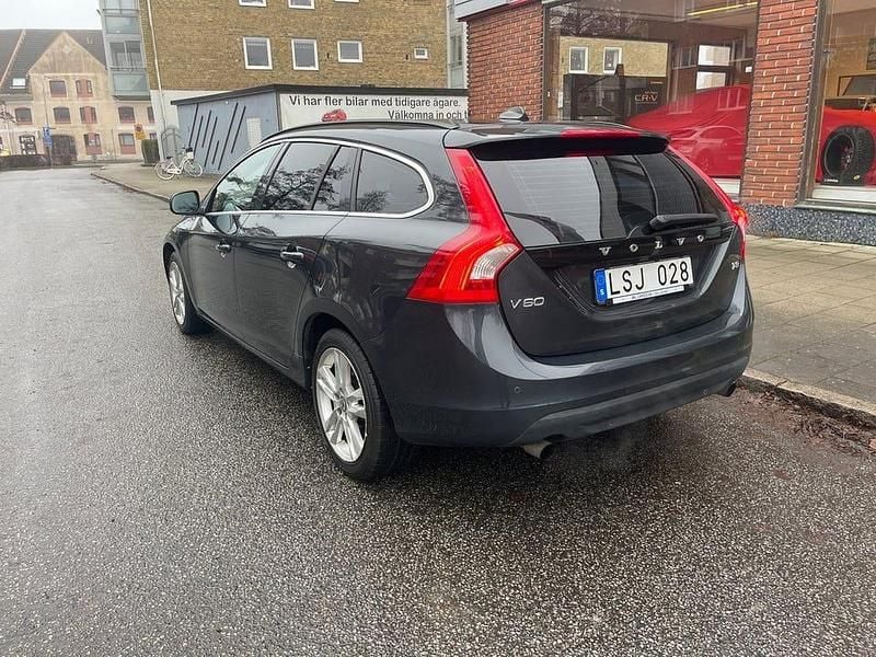 Begagnad Volvo V60 Momentum 150 HK (110 kW) 2011 Grå Kombi
