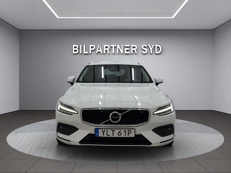 Vit Begagnad 2020 Volvo V60 Momentum Kombi | 279 900 kr (Marknadspris) - Bild 1/4