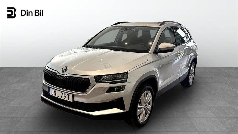 Silver Begagnad 2024 Skoda Karoq Selection SUV | 364 900 kr (Marknadspris) - Bild 1/4