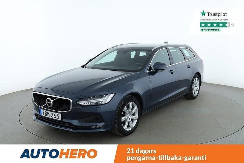 Mörkblå Begagnad 2017 Volvo V90 Momentum Kombi | 280 000 kr - Bild 1/4