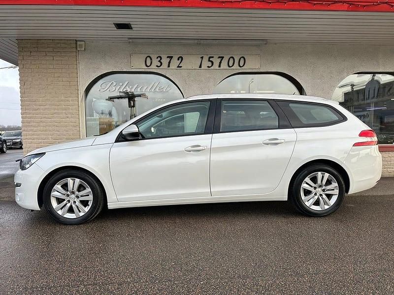 Begagnad Peugeot 308 Active 120 HK (88 kW) 2015 Vit (whitepearlmetallic) Kombi