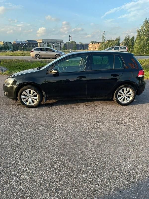 Begagnad VW Golf VI 102 HK (75 kW) 2011 Halvkombi