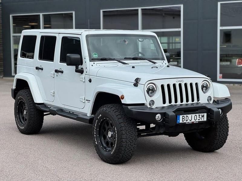 Begagnad Jeep Wrangler Unlimited Sahara 284 HK (208 kW) 2015 Vit SUV
