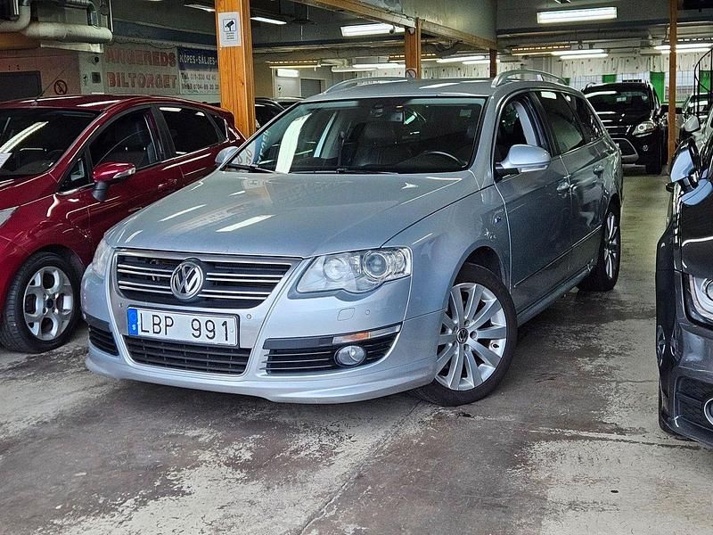 Silver Begagnad 2010 VW Passat Sportline Kombi | 49 999 kr - Bild 1/3
