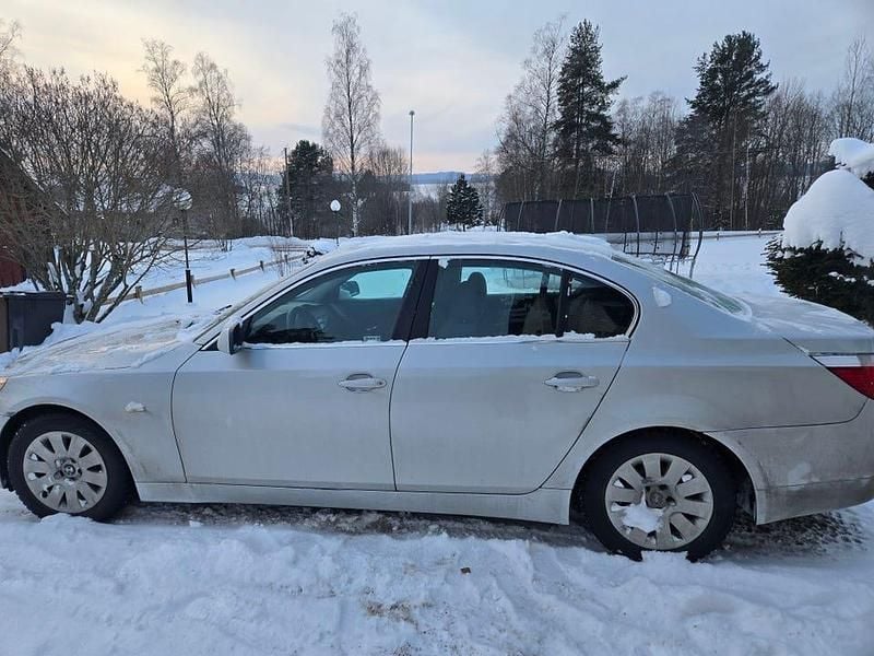 Begagnad 2004 BMW 525 Sedan | 37 000 kr (Marknadspris) - Bild 1/3