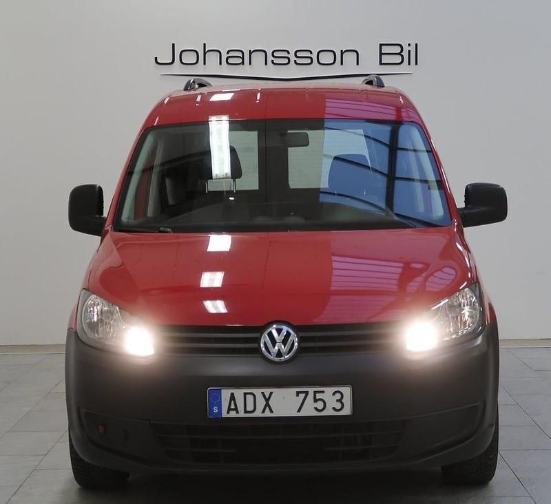 Begagnad VW Caddy 109 HK (80 kW) 2012 Röd Minibuss