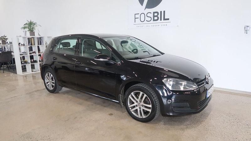 Svart Begagnad 2013 VW Golf VII Halvkombi | 104 900 kr (Lite dyr) - Bild 1/3