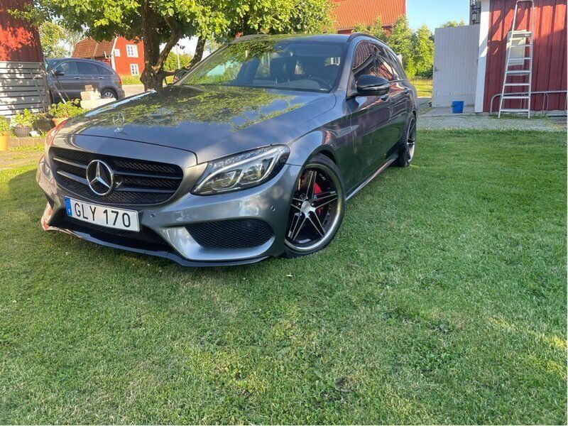 Grå Begagnad 2017 Mercedes C220 AMG line Kombi | 215 000 kr (Marknadspris) - Bild 1/4