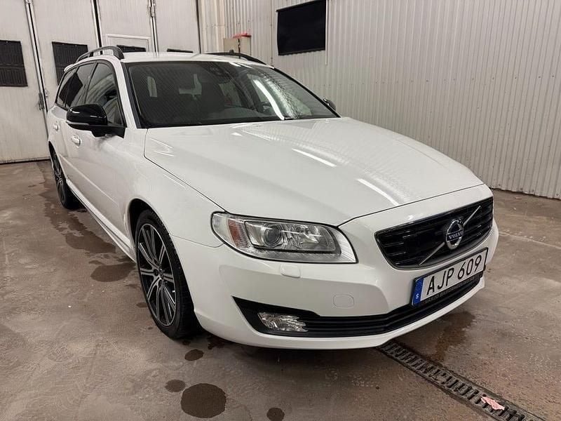 Begagnad Volvo V70 Standard 190 HK (139 kW) 2015 Vit Kombi
