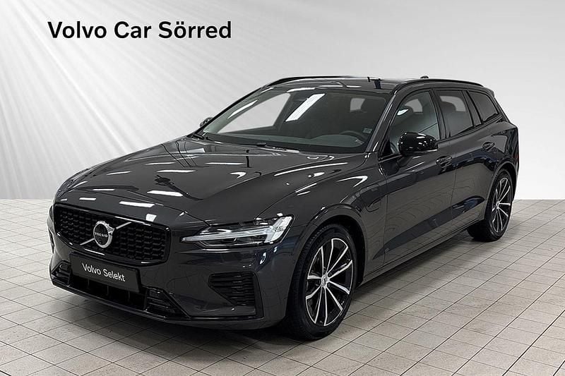 Grå Begagnad 2024 Volvo V60 Plus Kombi | 509 900 kr (Lite dyr) - Bild 1/3
