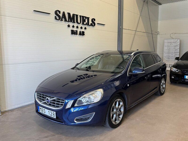 Blå Begagnad 2011 Volvo V60 Momentum Kombi | 89 900 kr (Marknadspris) - Bild 1/4