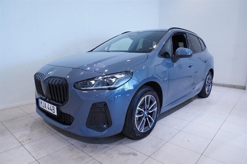 Begagnad BMW 225 Active Tourer M Sport 245 HK (180 kW) 2023 Grå Minibuss
