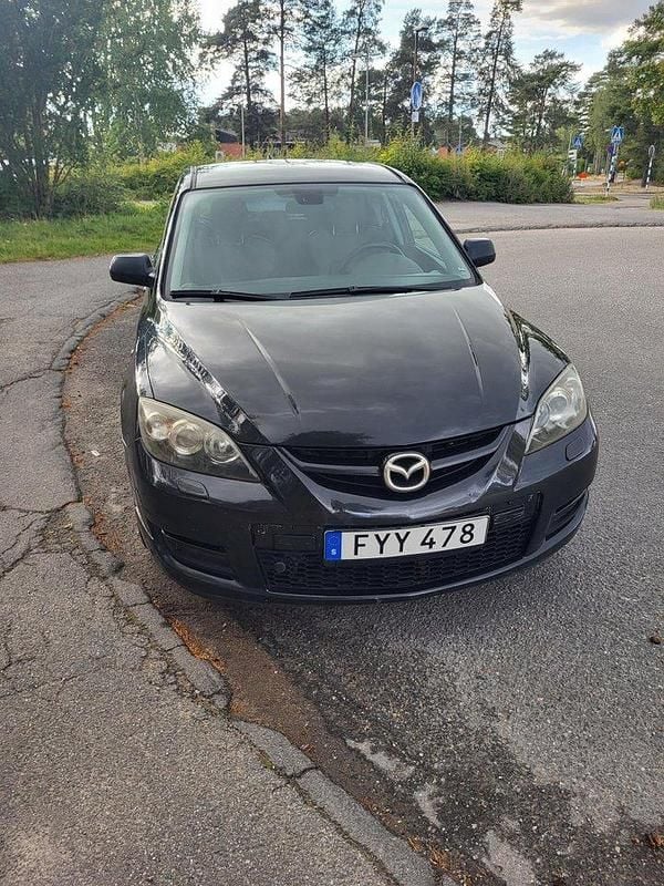 Svart Begagnad 2008 Mazda 3 Halvkombi | 35 000 kr (Superpris) - Bild 1/4