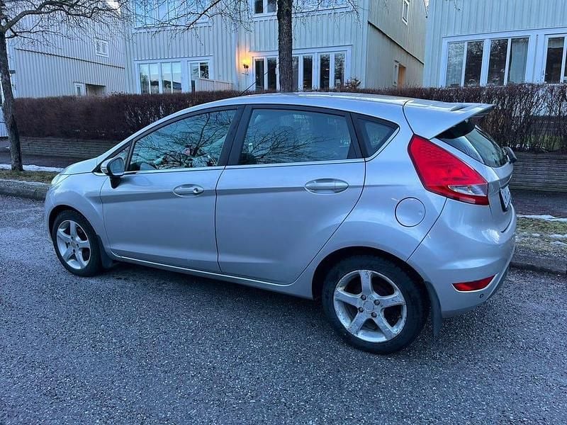 Begagnad Ford Fiesta Titanium 82 HK (60 kW) 2011 Halvkombi