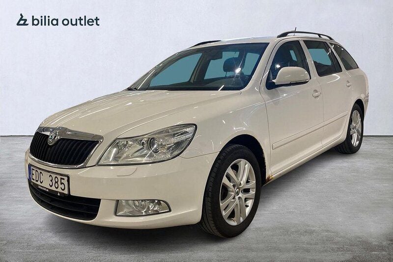 Vit Begagnad 2013 Skoda Octavia Tour Sedan | 75 000 kr (Bra pris) - Bild 1/4