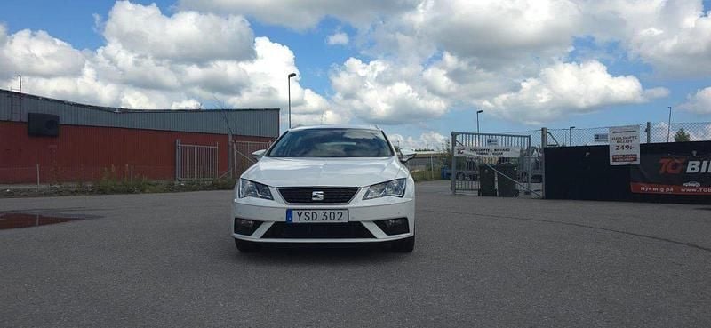Vit Begagnad 2019 Seat Leon ST Style Kombi | 90 000 kr (Marknadspris) - Bild 1/4