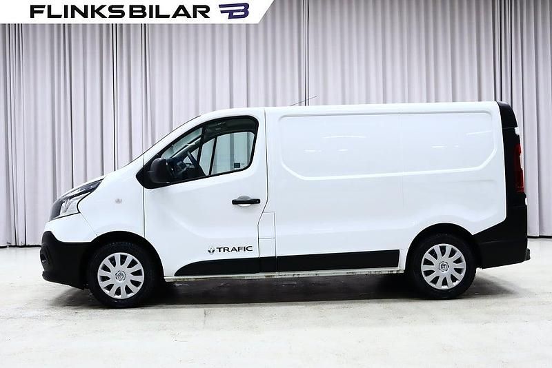 Vit Begagnad 2016 Renault Trafic Minibuss | 97 900 kr (Marknadspris) - Bild 1/4
