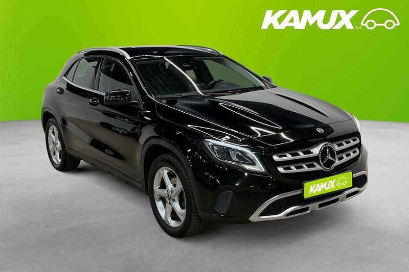 Svart Begagnad 2018 Mercedes GLA200 SUV | 217 900 kr (Marknadspris) - Bild 1/4