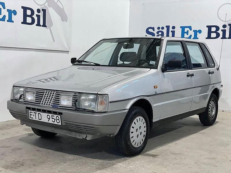 Grå Begagnad 1985 Fiat Uno Halvkombi | 29 900 kr - Bild 1/4