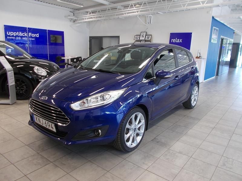 Blå Begagnad 2014 Ford Fiesta | 89 400 kr - Bild 1/4