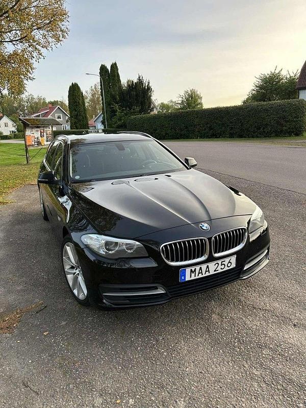 Svart Begagnad 2016 BMW 520 Kombi | 120 000 kr (Bra pris) - Bild 1/4
