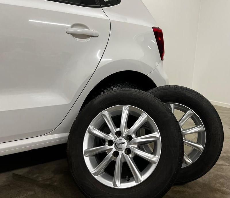 Begagnad VW Polo 86 HK (63 kW) 2011 Vit Halvkombi