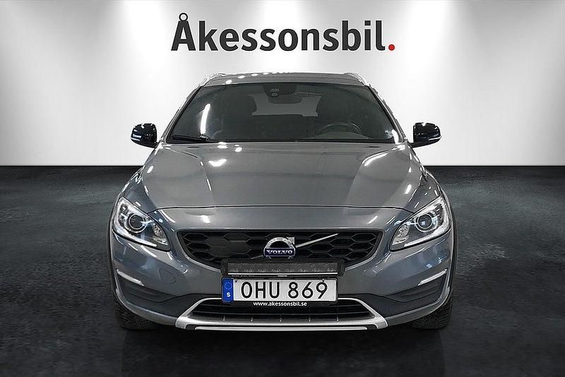 Begagnad Volvo V60 CC Summum 190 HK (139 kW) 2016 Grå Kombi