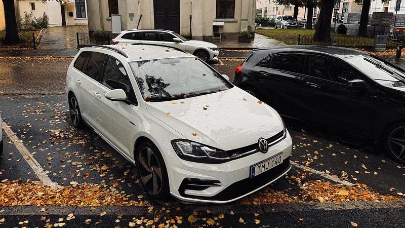 Vit Begagnad 2018 VW Golf VII GT Kombi | 169 900 kr (Marknadspris) - Bild 1/4
