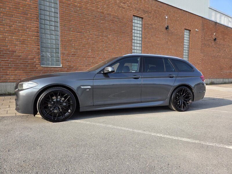 Grå Begagnad 2017 BMW 520 M Sport Kombi | 199 000 kr (Lite dyr) - Bild 1/4