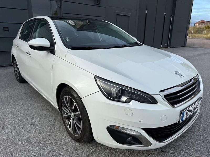 Begagnad Peugeot 308 Allure 92 HK (67 kW) 2014 Vit Halvkombi