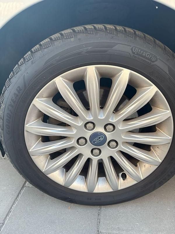 Begagnad Ford S-MAX S 163 HK (119 kW) 2013 Grå metallic Minibuss