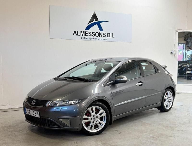 Ljusgrå Begagnad 2011 Honda Civic Sport Halvkombi | 69 900 kr (Marknadspris) - Bild 1/4