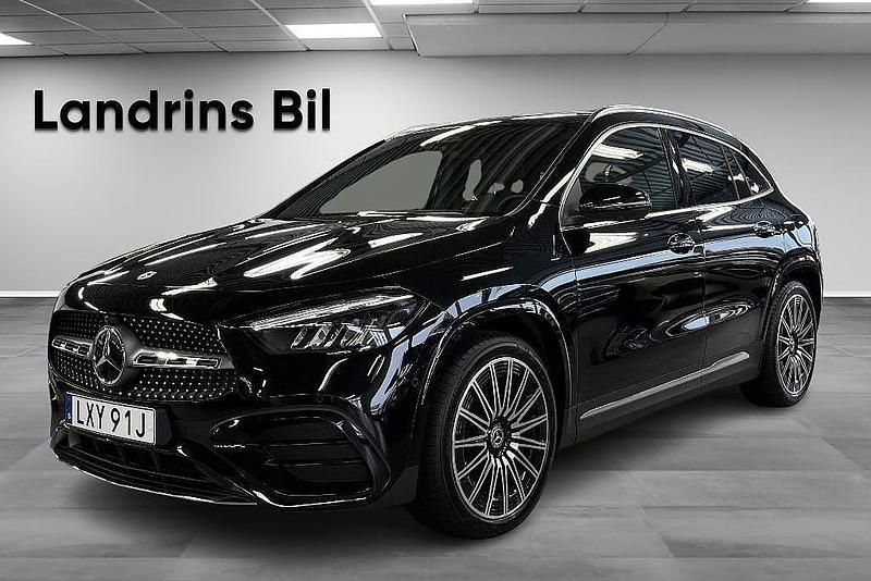 Svart Begagnad 2024 Mercedes GLA200 AMG Line Premium SUV | 429 900 kr (Marknadspris) - Bild 1/4