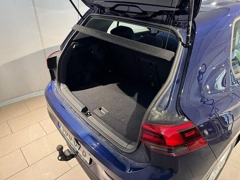 Begagnad VW Golf VIII 150 HK (110 kW) 2024 Mörkblå (atlantic blue metallic) Kombi