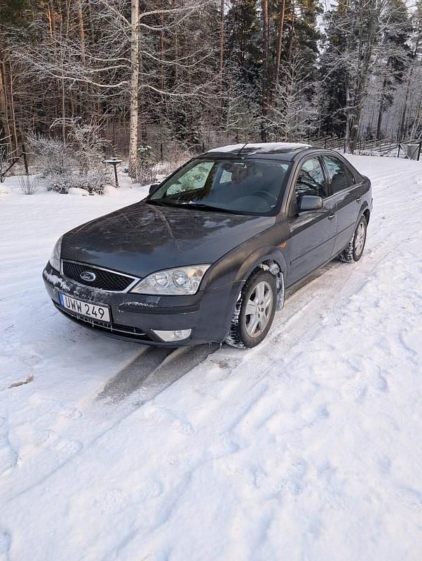 Begagnad 2004 Ford Mondeo Halvkombi | 14 000 kr (Marknadspris) - Bild 1/4