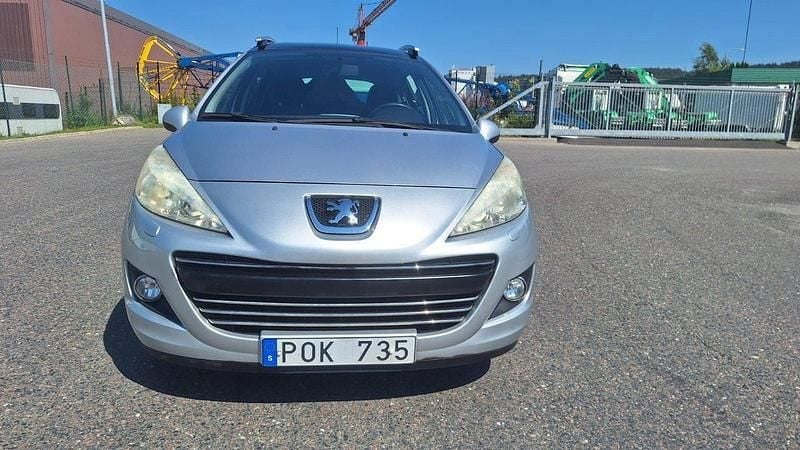 Ljusgrå (grå) Begagnad 2009 Peugeot 207 Kombi | 36 900 kr (Marknadspris) - Bild 1/4