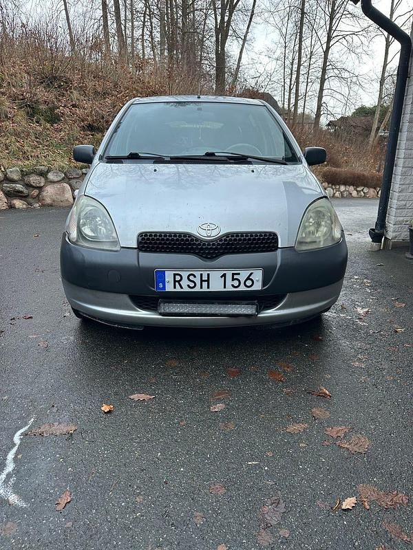 Begagnad 2000 Toyota Yaris Halvkombi | 14 300 kr (Bra pris) - Bild 1/4