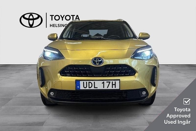 Begagnad Toyota Yaris Hybrid Edition 117 HK (86 kW) 2022 Gul