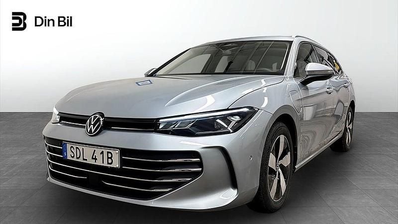 Begagnad VW Passat Business 150 HK (110 kW) 2024 Silver Kombi