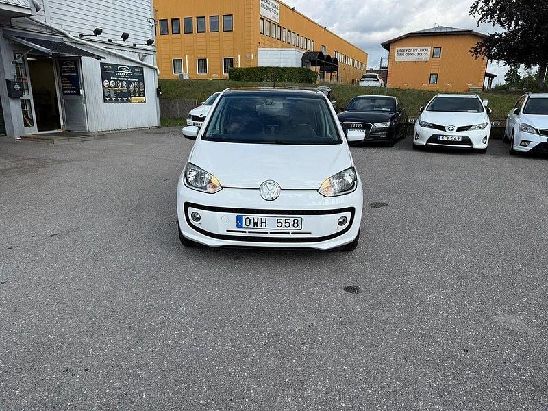 Vit Begagnad 2013 VW up! high up! Halvkombi | 59 900 kr (Marknadspris) - Bild 1/4