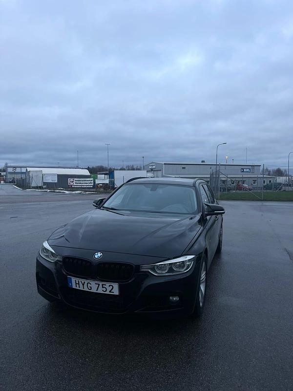 Begagnad 2016 BMW 318 Sport Line Kombi | 110 000 kr (Marknadspris) - Bild 1/4