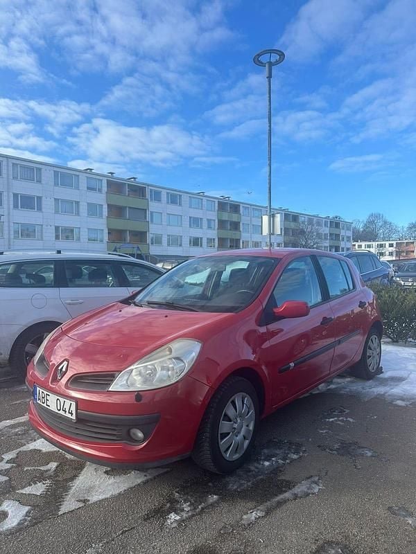 Begagnad Renault Clio R.S. 98 HK (72 kW) 2006 Halvkombi