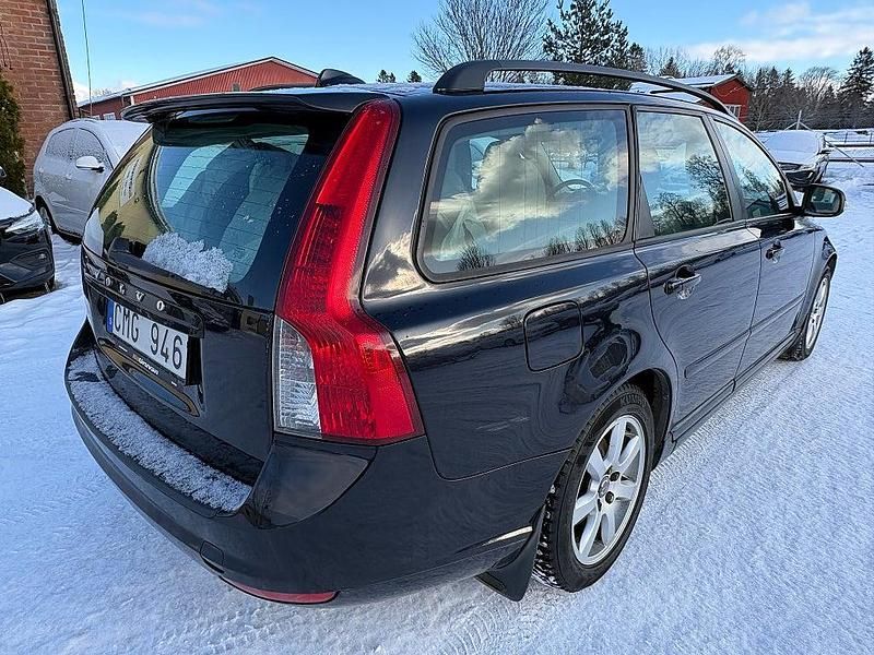 Begagnad Volvo V50 145 HK (106 kW) 2010 Svart Kombi