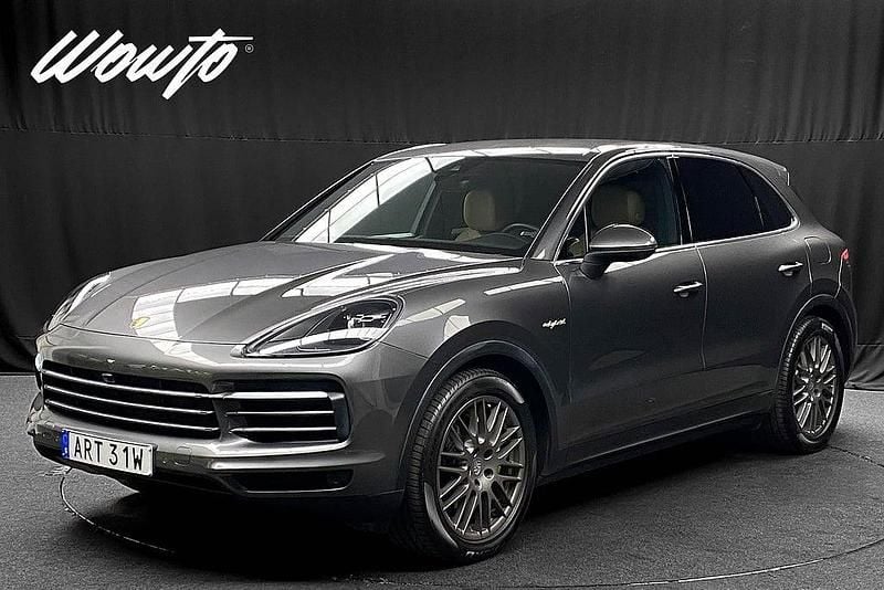 Grå (quartzite grey metallics) Begagnad 2019 Porsche Cayenne Sport SUV | 629 800 kr (Superpris) - Bild 1/4