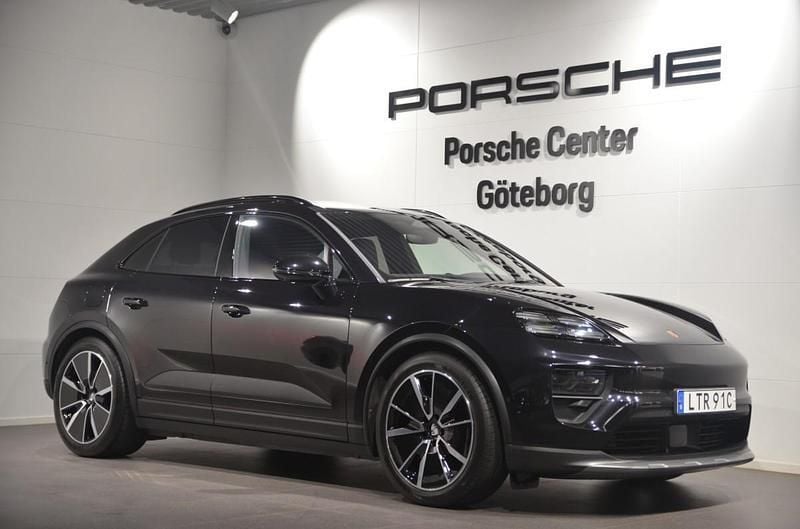 Svart (black) Begagnad 2024 Porsche Macan SUV | 1 050 000 kr - Bild 1/4
