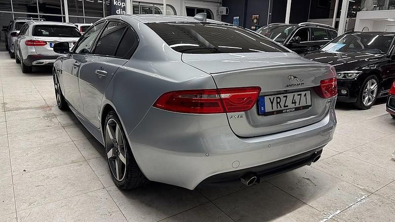 Begagnad Jaguar XE R-Sport 200 HK (147 kW) 2017 Grå Sedan