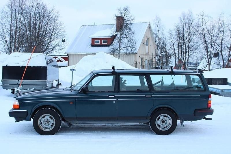 Begagnad Volvo 240 115 HK (84 kW) 1991 Mörkgrön Kombi
